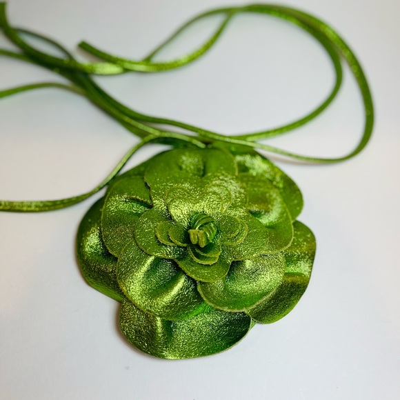 Vintage Metallic Green Leather Flower Blossom Belt - Picture 3 of 6